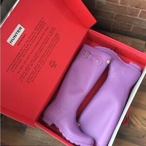 Hunter Purple Waterproof Boots (EUC, box NOT included)